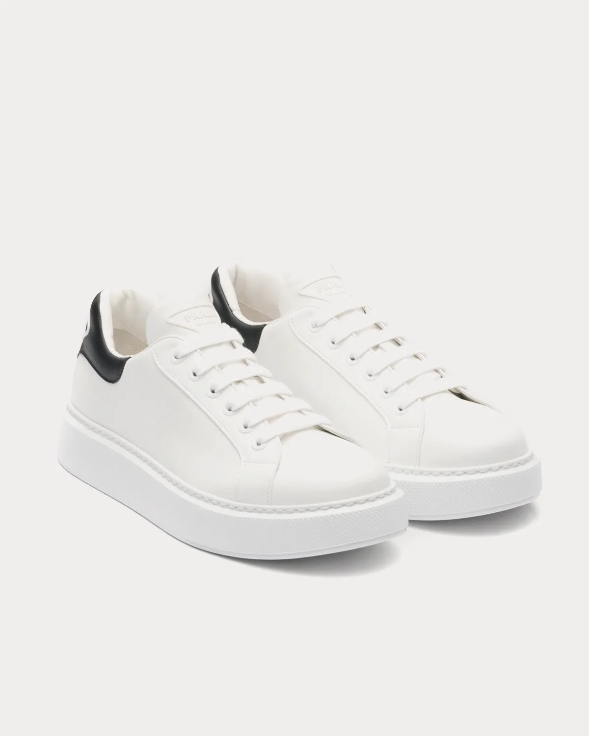 Macro Leather White / Black Low Top Sneakers