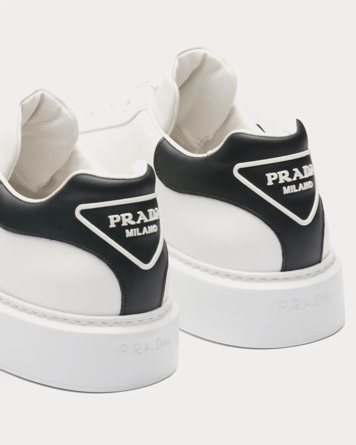 Macro Leather White / Black Low Top Sneakers